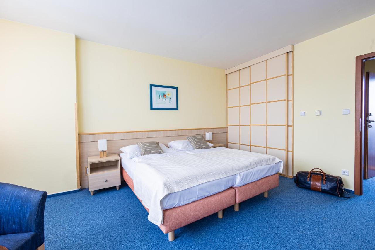 Hotel Petrovy Kameny Karlova Studánka Buitenkant foto
